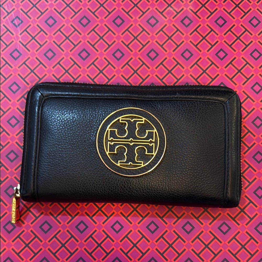 Tory Burch Black Leather Wallet with Gold Emblem